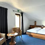 Zum Lahnfelsen 3*