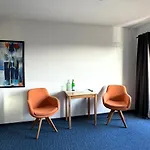 Zum Lahnfelsen 住宿加早餐酒店 Gräveneck