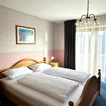 Zum Lahnfelsen 3*
