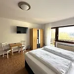 Zum Lahnfelsen 3* Gräveneck