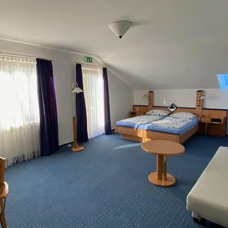 Zum Lahnfelsen فندق مبيت وإفطار Gräveneck