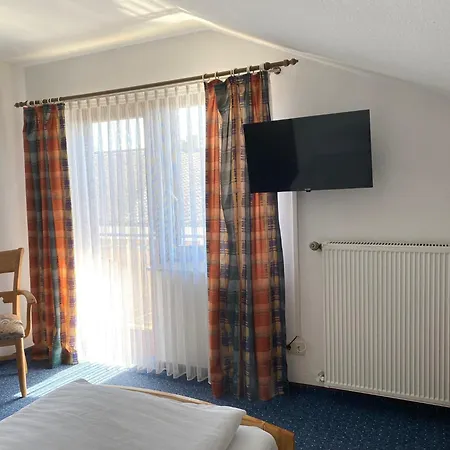 Zum Lahnfelsen فندق مبيت وإفطار 3*