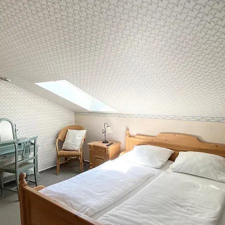 Zum Lahnfelsen Bed & Breakfast *