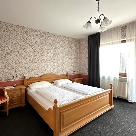 Zum Lahnfelsen 3*