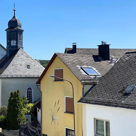 Zum Lahnfelsen 3*
